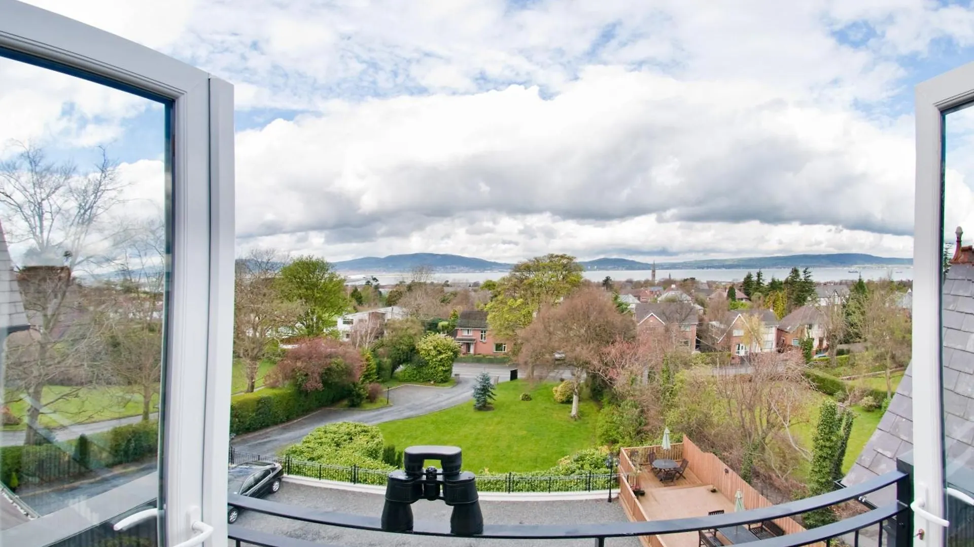 Oyo Rayanne House Guest Accommodation Holywood  Hotel