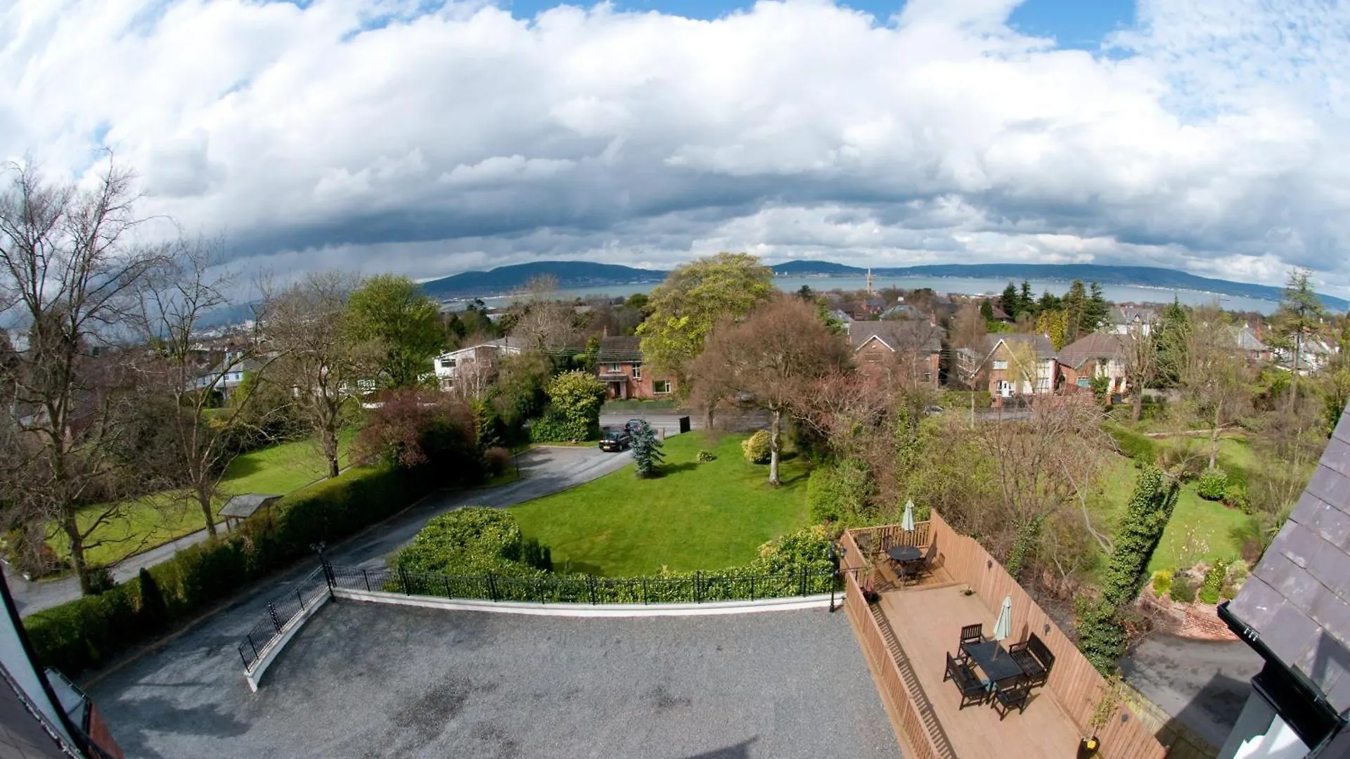 Oyo Rayanne House Guest Accommodation Holywood