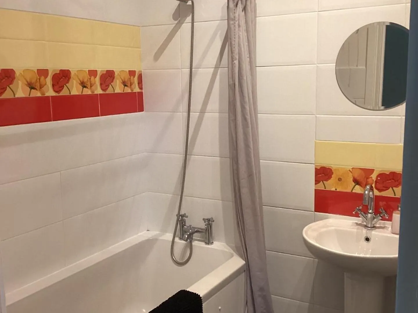 Oyo Rayanne House Guest Accommodation Holywood