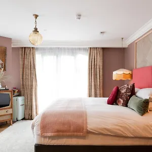 The Rabbit & Retreat Hotel