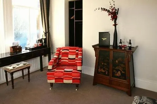 Oyo Rayanne House Guest Accommodation 할리우드 영국
