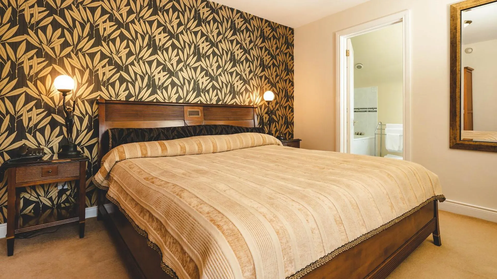 *** 호텔 Oyo Rayanne House Guest Accommodation 할리우드 영국