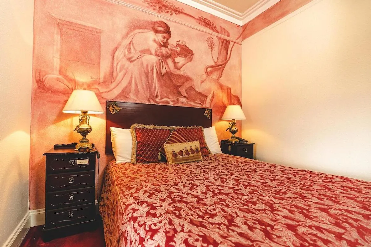 Oyo Rayanne House Guest Accommodation 할리우드 영국